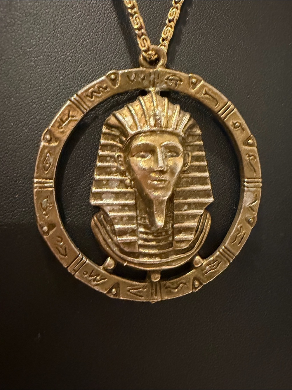 Egyptian Revival Pharaoh Medallion Pendant Necklace Gold Tone 23.5”
